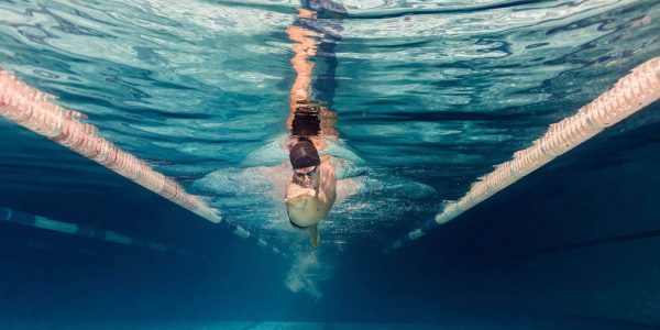 underwater-picture-of-young-swimmer-in-cap-and-gog-BNWUZ9V-1024x683